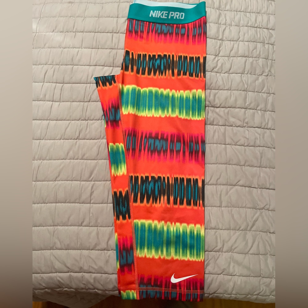 Women’s Mid Rise Cropped Nike Pro Training Leggings